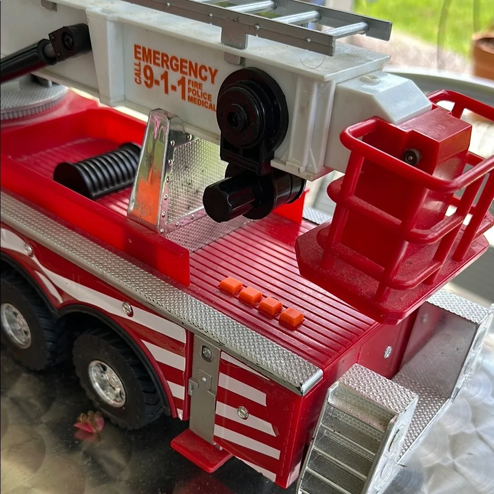 Vintage Red Fire Truck Toy with Ladder - Picture 6 of 10